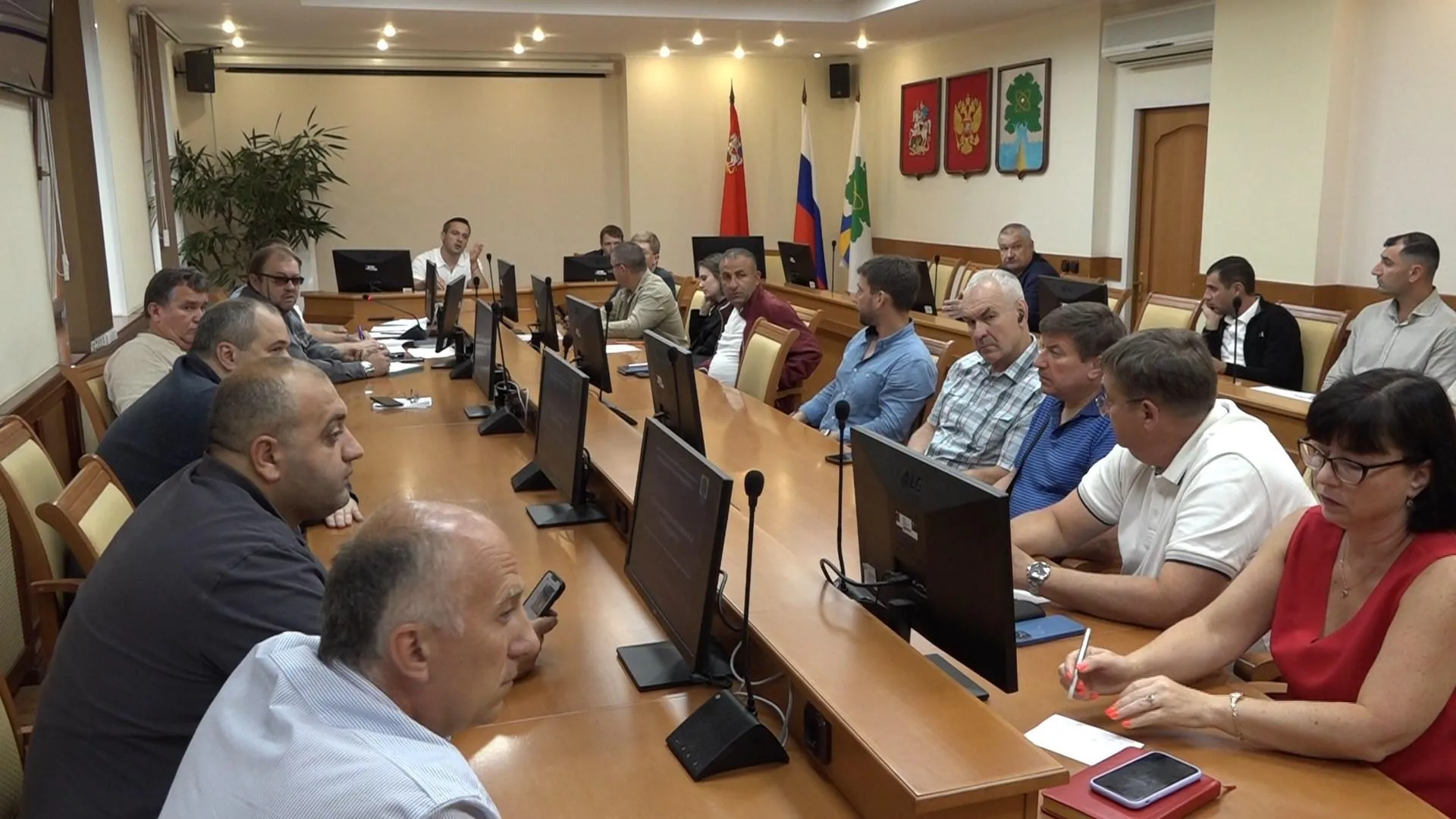 Глава Дубны встретился с подрядчиками, работающими в городе