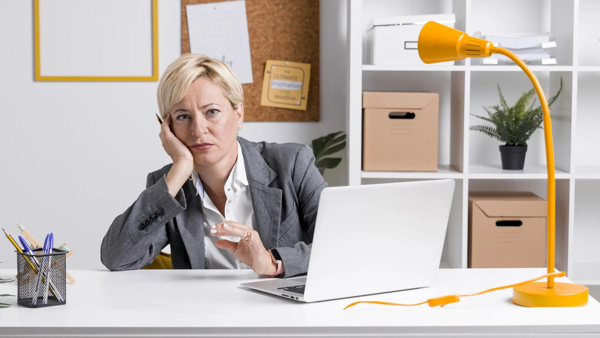 Работа на износ: почему офисные сотрудники в России выгорают чаще других