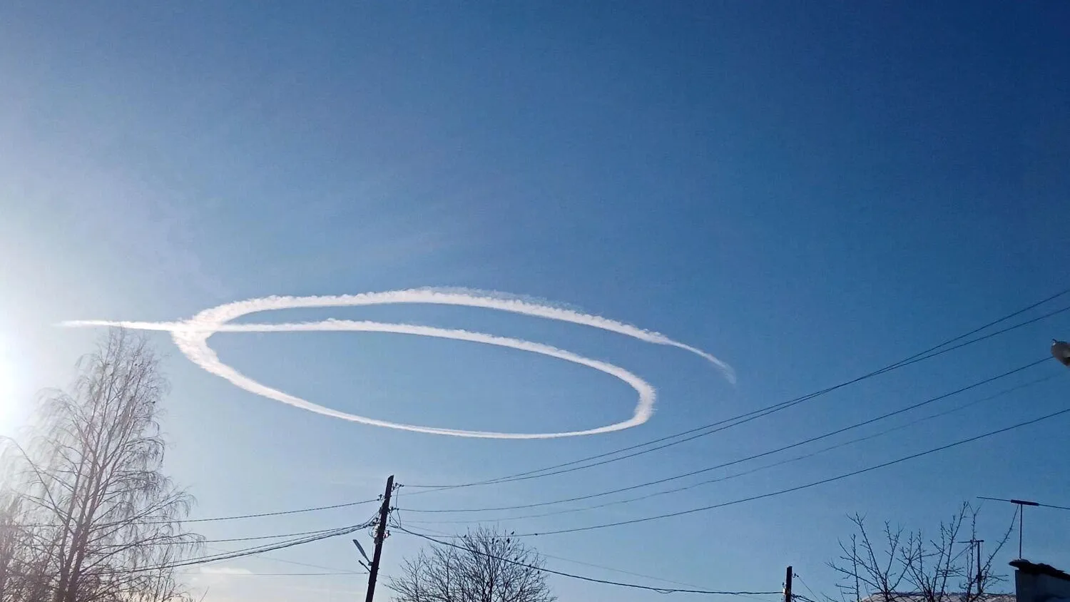 Фото: в небе над Карелией появилась загадочная петля