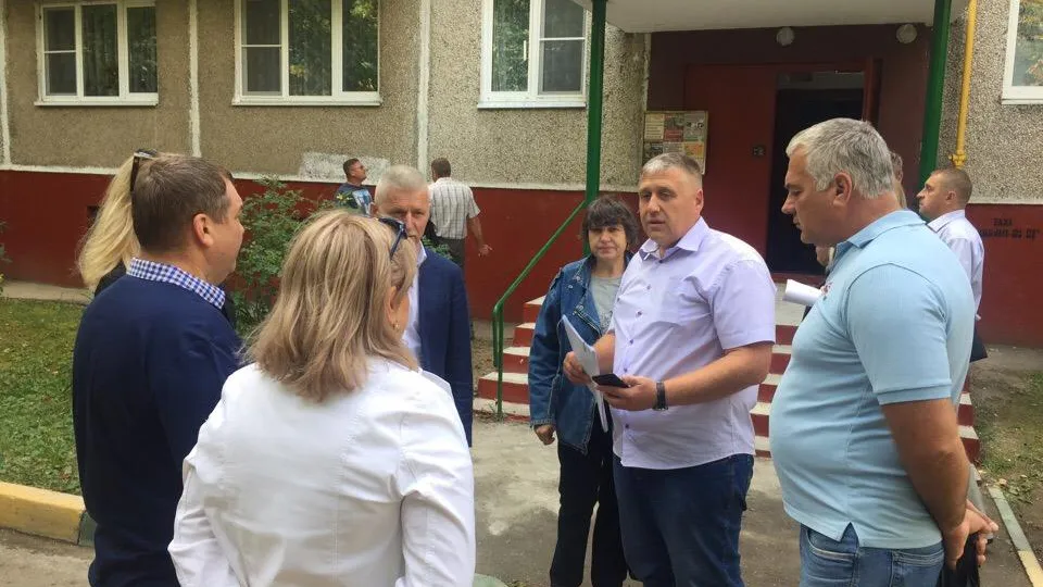 Ремонт подъездов в жилом доме на улице Филиппова в Подольске завершат в сентябре