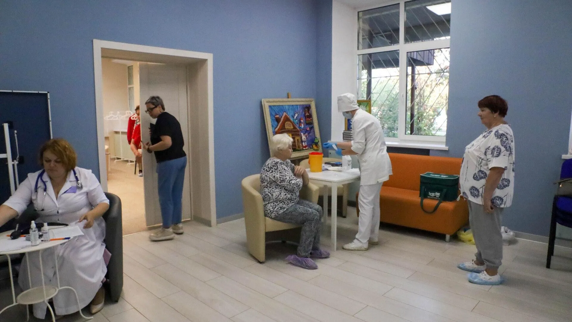 «Долголеты» Солнечногорска привились от гриппа