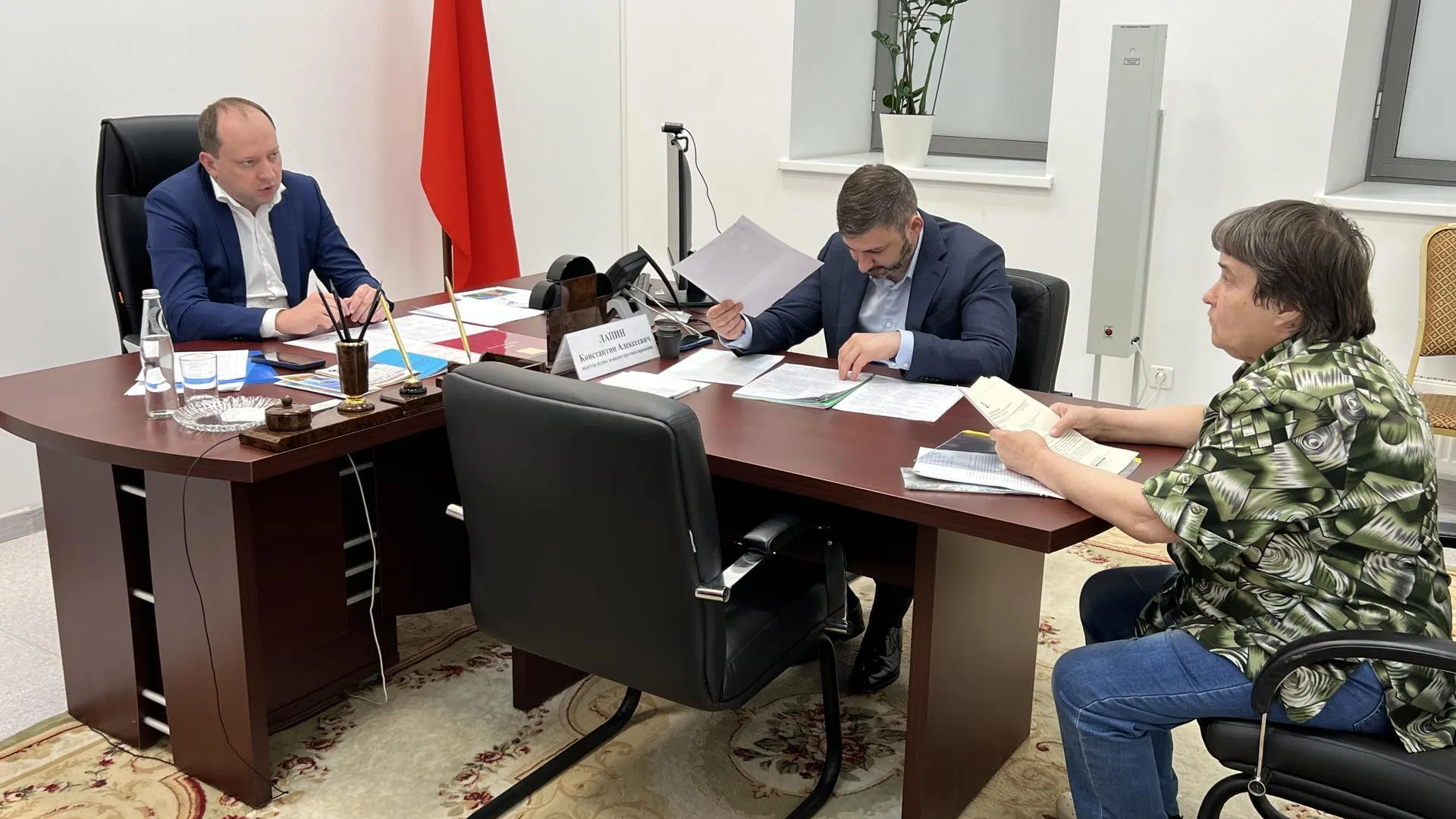 Замглавы Минстроя Подмосковья рассказал на приеме о сроках переселения из аварийных домов