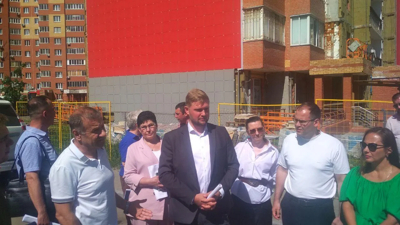 Замминистра ЖКХ Подмосковья проверил ход капремонта дома в мкр 1 мая Балашихи