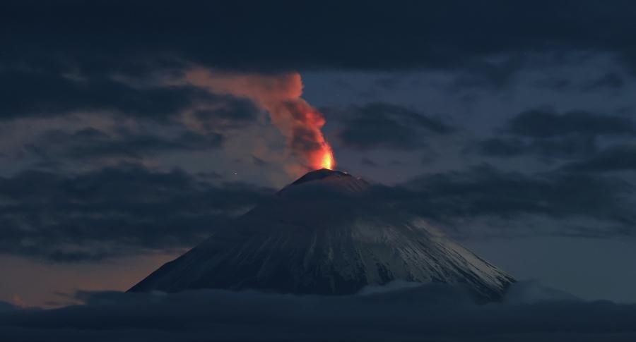 Ключевская сопка: история вулкана и его извержение в 2025 году
