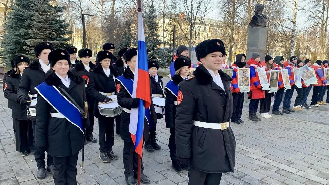 Более 170 тыс учащихся и педагогов Подмосковья отметили День Героев Отечества