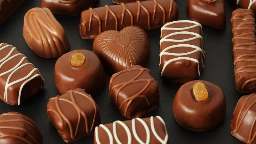 Сладкая жизнь: врач объяснила опасность тяги к конфетам и сахару