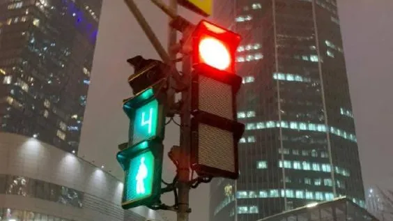 Светофоры с квадратными секциями появились в пяти местах в столице