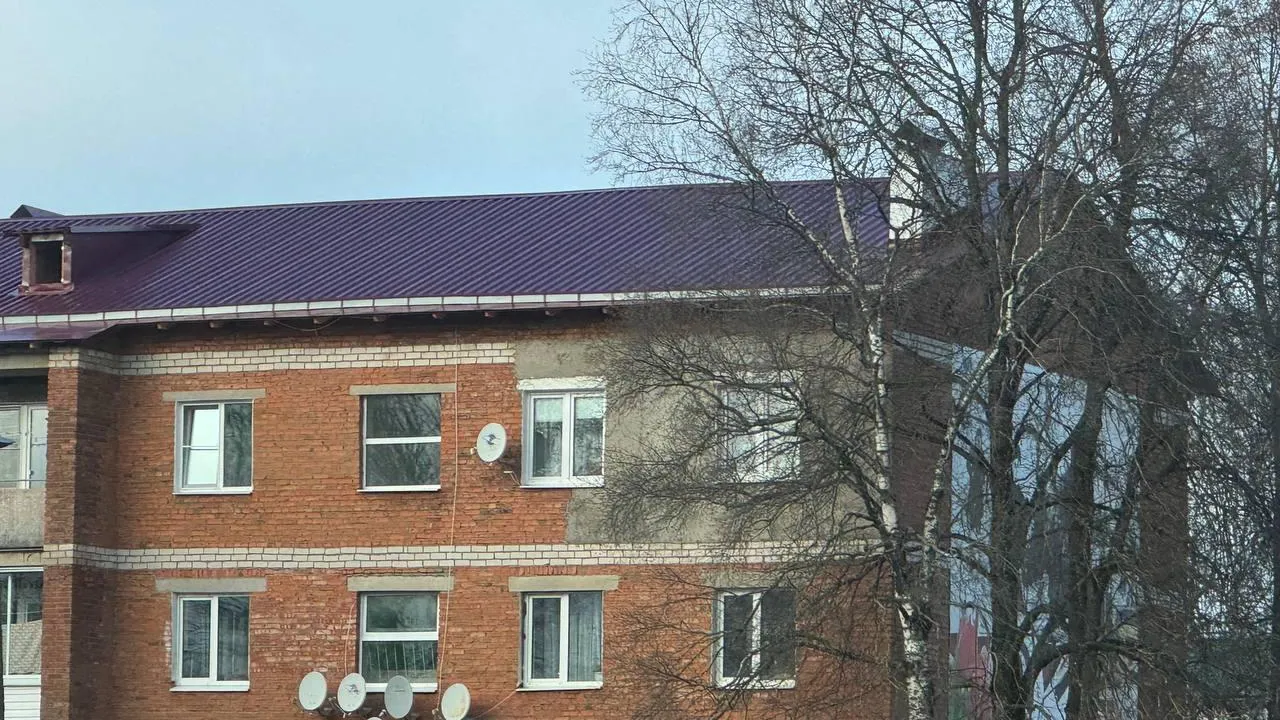 В округе Шаховская отремонтировали крышу дома по улице Партизанская