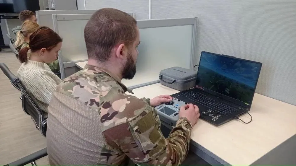 Школьники из Обухова освоили управление дронами в Ногинске