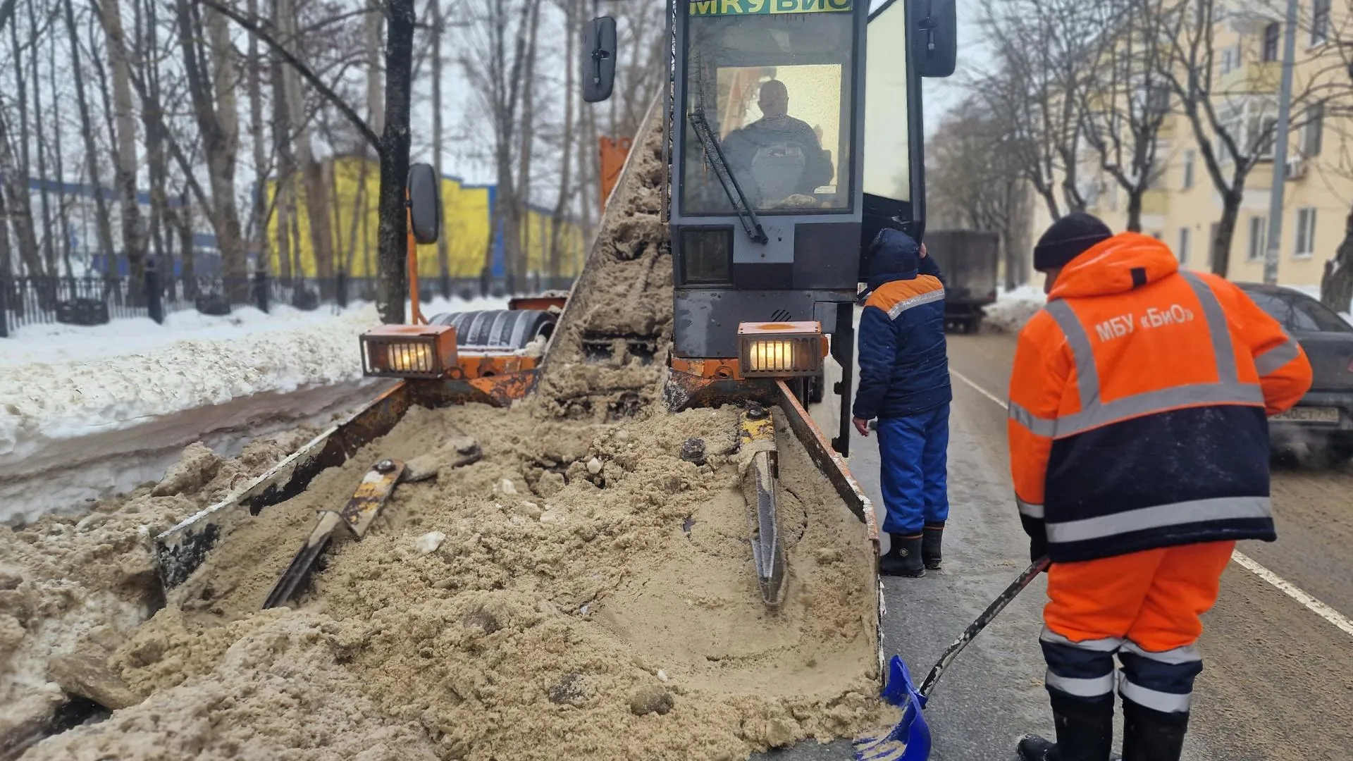 Коммунальщики расширили улицу Победы в Воскресенске 24 февраля