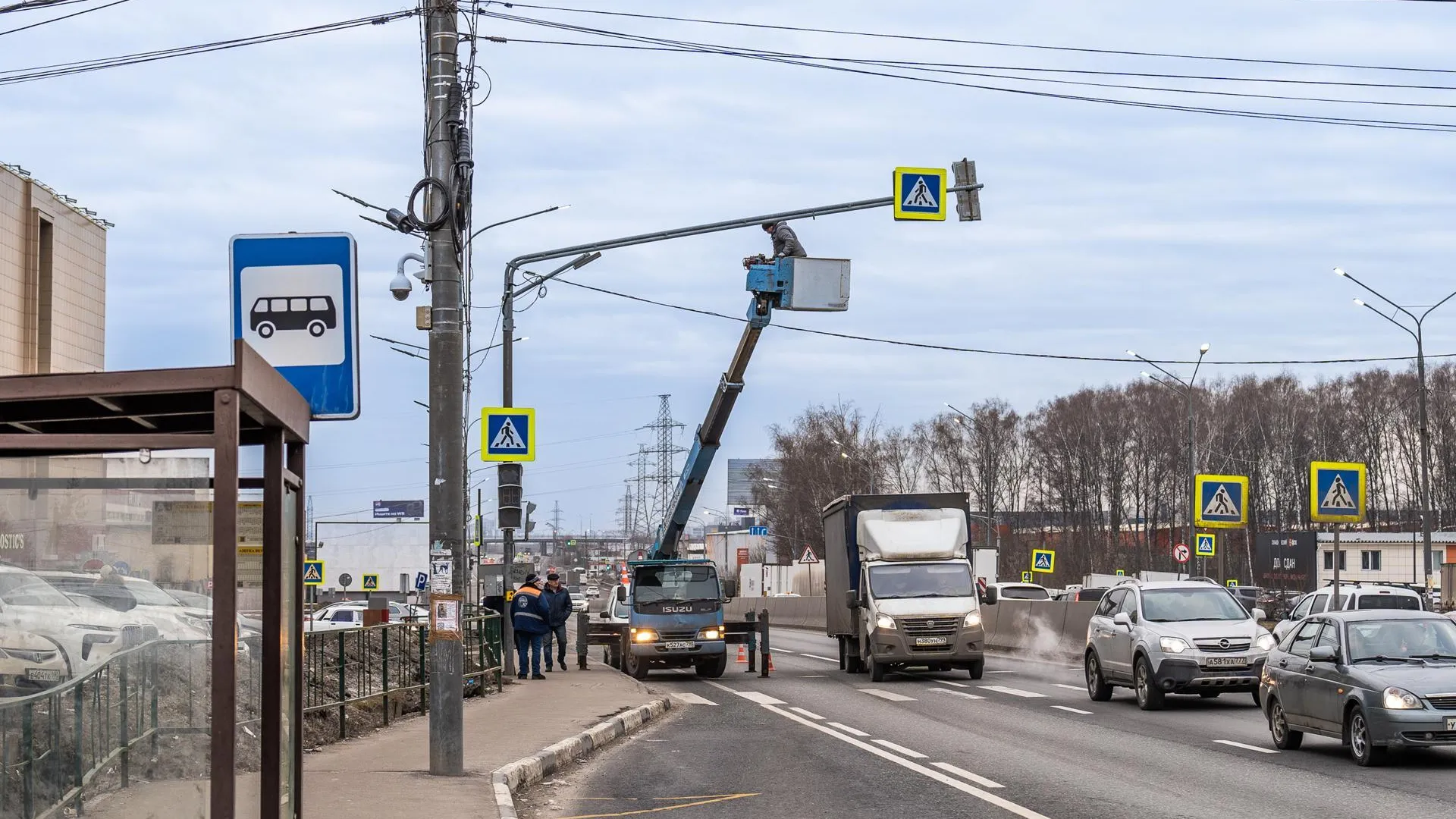 В 13 округах Подмосковья дорожники отремонтировали знаки