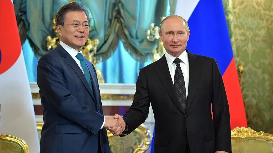 Президент Южной Кореи Мун Чжэ Ин поздравил Путина с Новым годом по‑русски