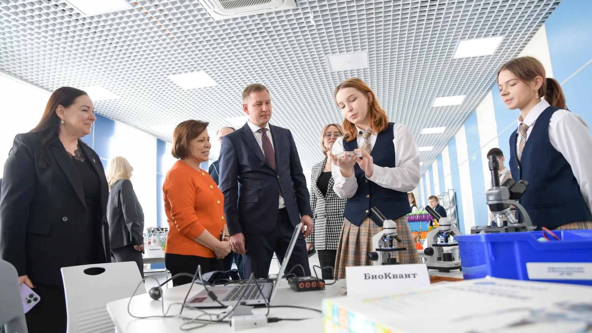 Партактив посетил Инженерную школу Дмитрова, возведенную по народной программе