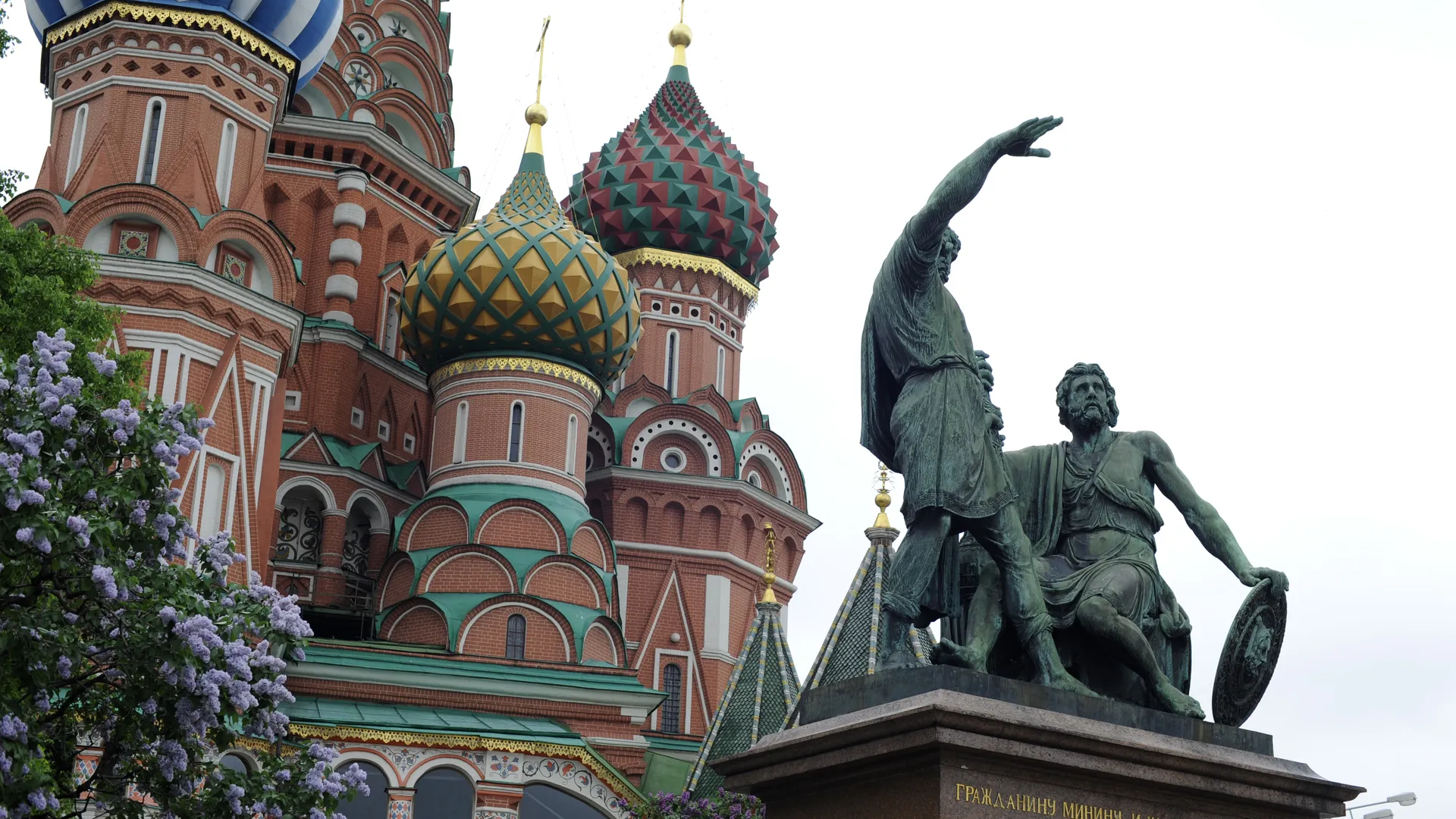В Москве пенсионерку задержали за надпись «ГУР» на памятнике Минину и Пожарскому