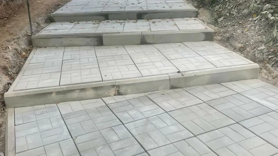 В деревне Быковка округа Подольск отремонтировали лестницу на мосту между двумя улицами