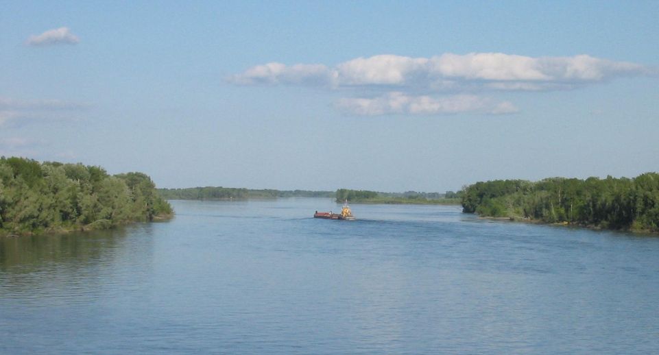 Катер с 4 пассажирами перевернулся и затонул в реке Обь