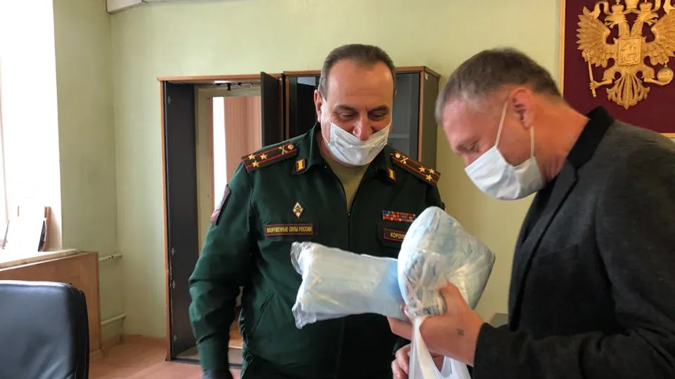 300 защитных масок передали в военкомат Котельников