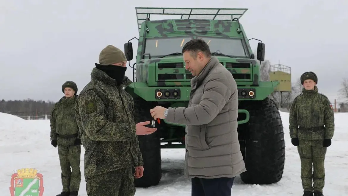 В Наро-Фоминском округе передали армии медвездеход-амфибию