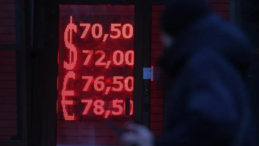 Названо условие, при котором курс доллара составит 70-80 рублей