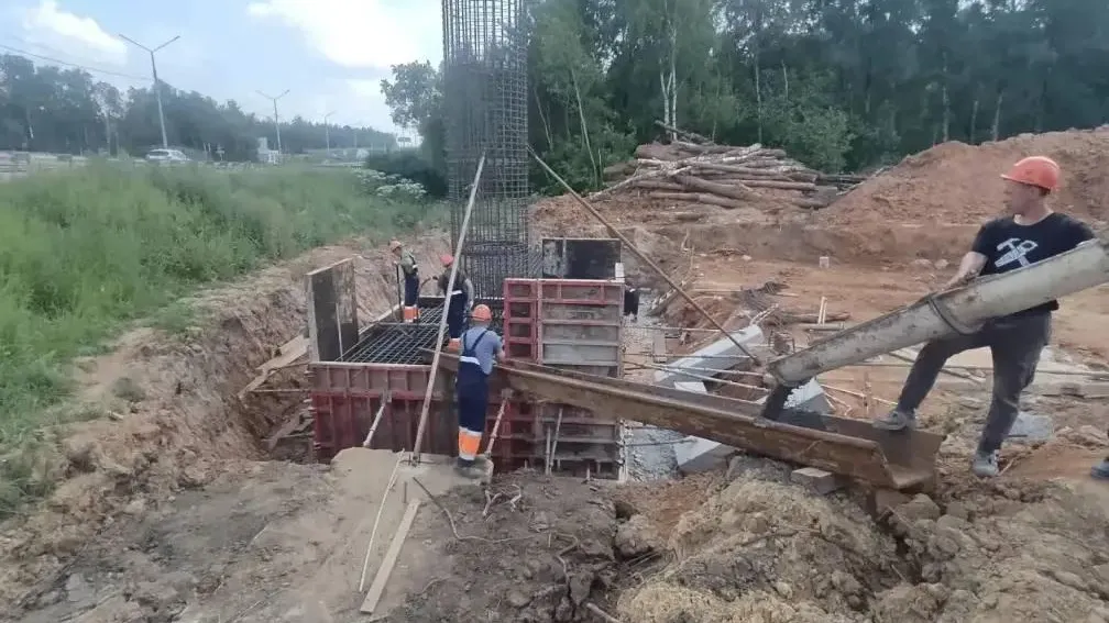 В Ленинском округе начали бетонировать опоры въезда в ЖК «Горки Парк»