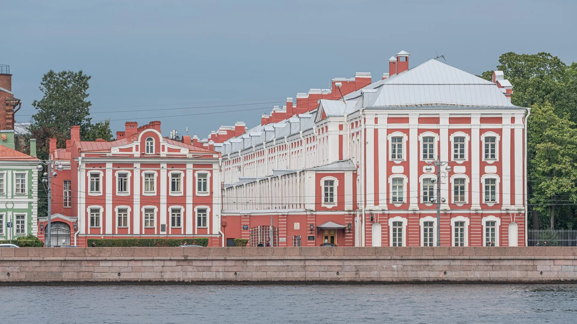 Рособрнадзор объявил предостережения СПбГУ и еще двум вузам из-за нарушений