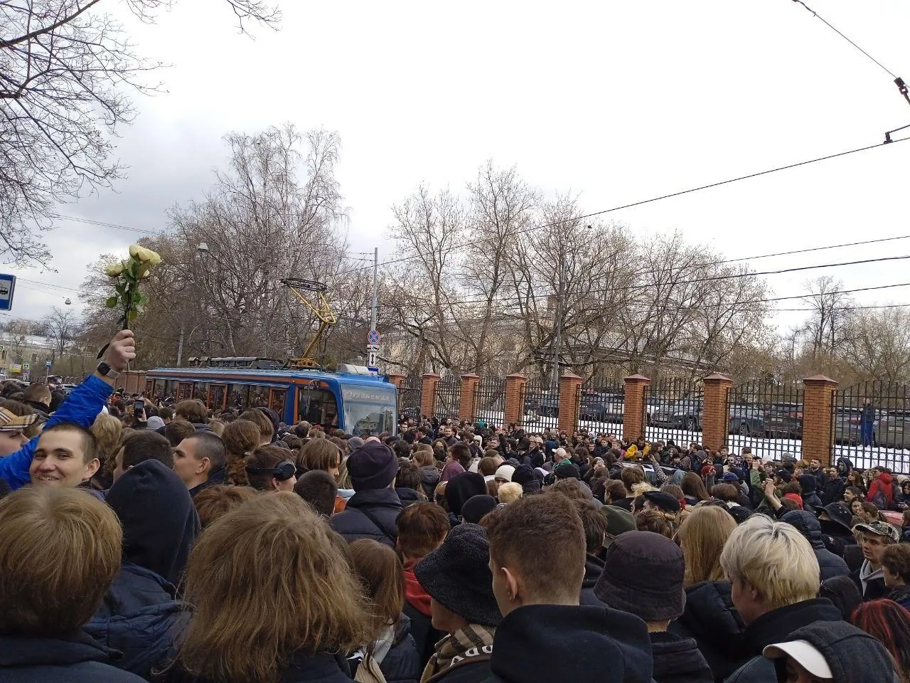 Слушатели Паши Техника перекрыли движение на церемонии прощания.