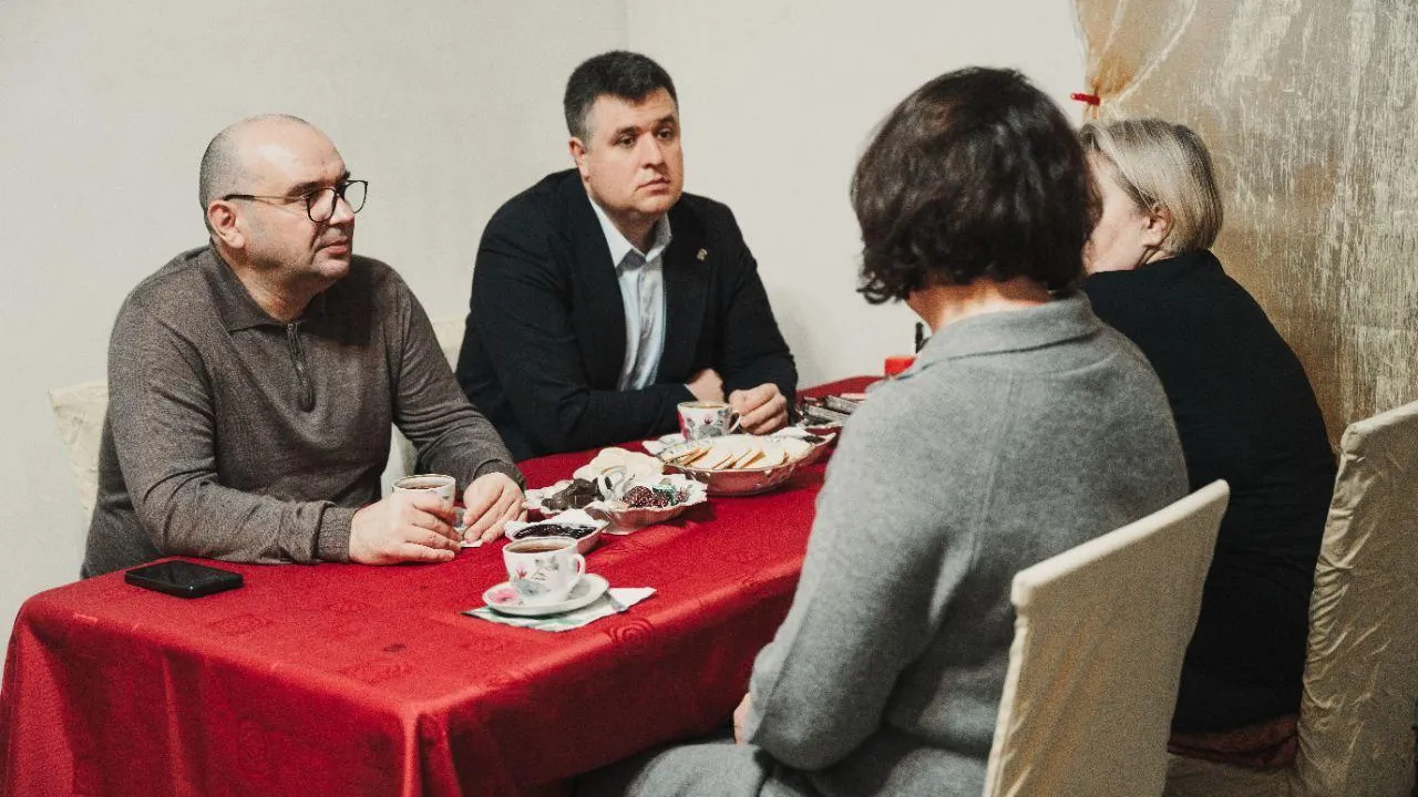 Партийцы г. о. Лосино-Петровский посетили семью бойца СВО