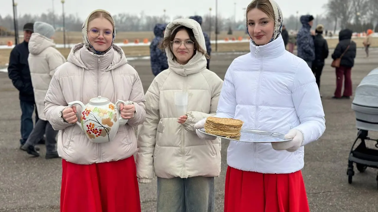 Порядка 1 тыс человек отпраздновали Масленицу в парке Серебряных Прудов