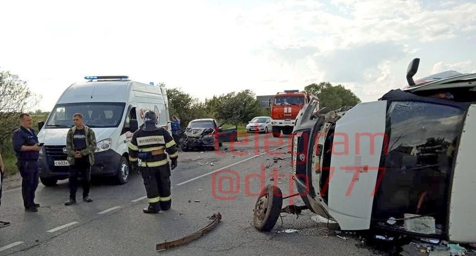 Автомобиль скорой помощи попал в аварию в Подмосковье