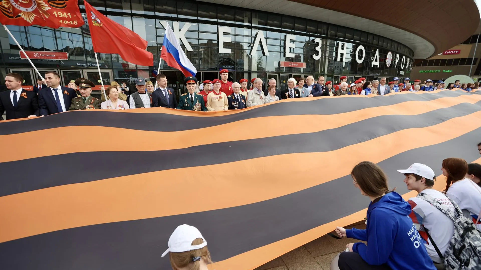 «Электропоезд Победы» проследовал из Балашихи до Белорусского вокзала