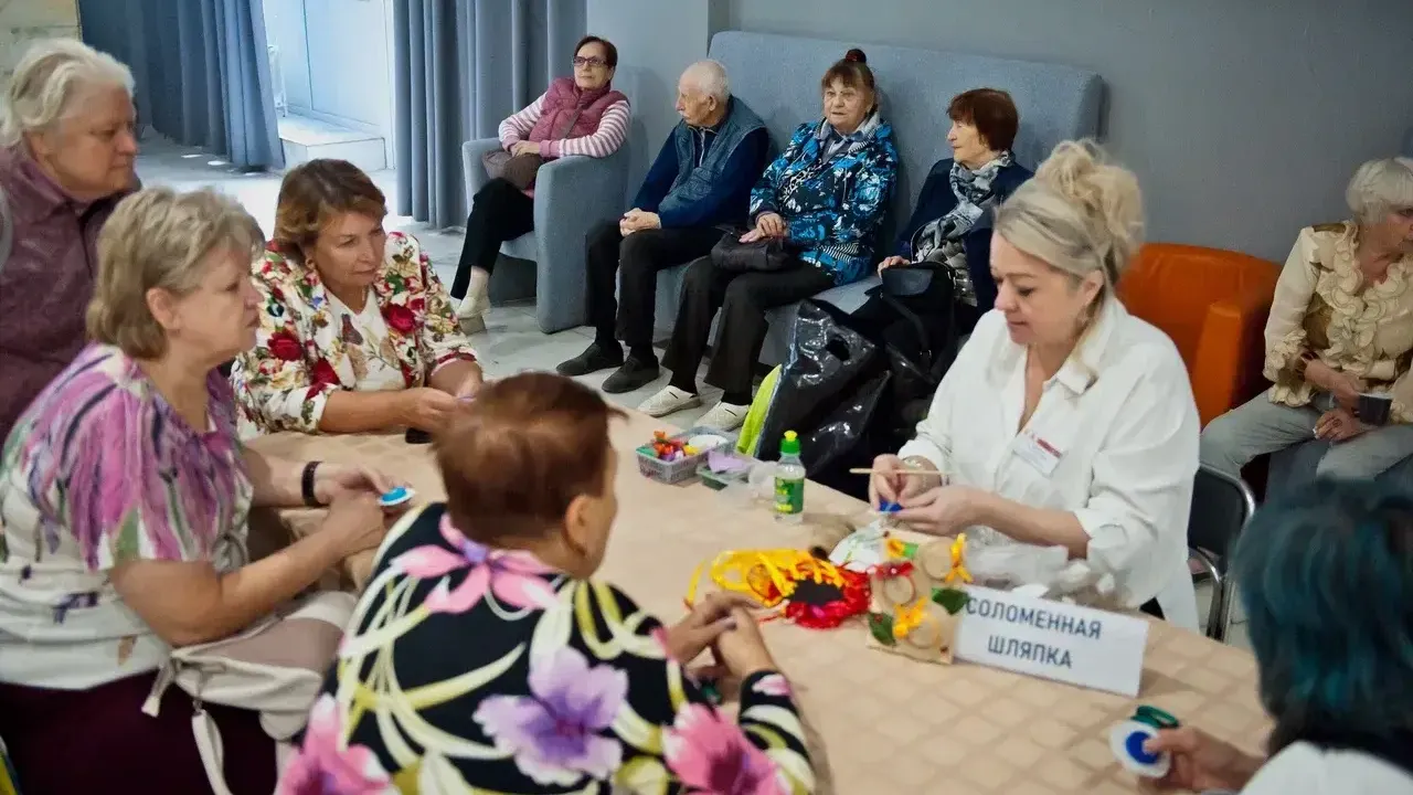 Активные долголеты Подмосковья приняли участие в фестивале «Мир персонажей»