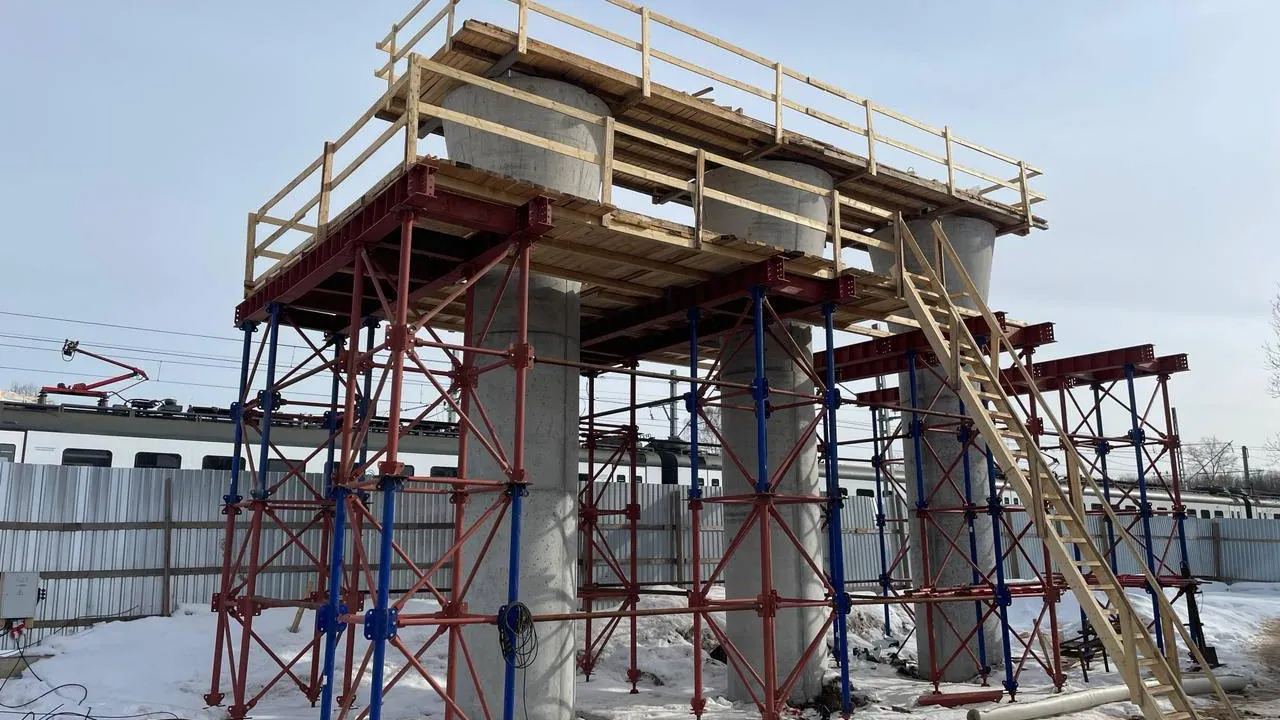 В Красногорске на 50% выполнили устройство опор строящегося путепровода в Опалихе