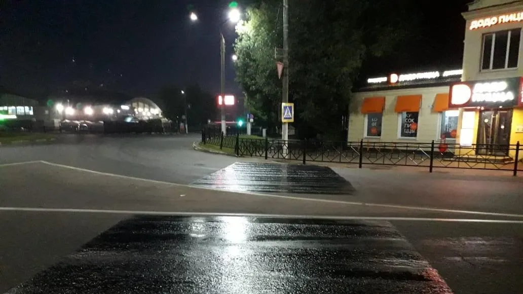 Рабочие убрали пешеходный переход на одном из перекрестков Подольска для безопасности