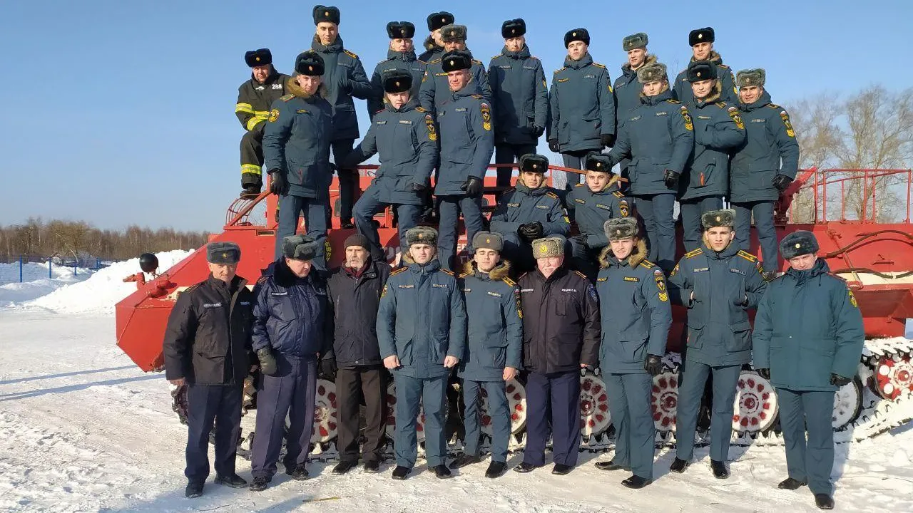 Спасатели Подмосковья рассказали курсантам об особенностях тушения торфяных пожаров