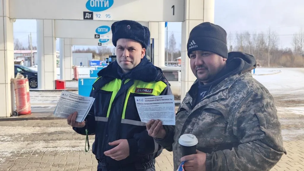Сотрудники ГАИ Талдомского округа провели социальный раунд на территории АЗС