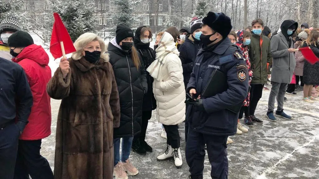 Подольские пожарные провели занятия по эвакуации в лицее Домодедова