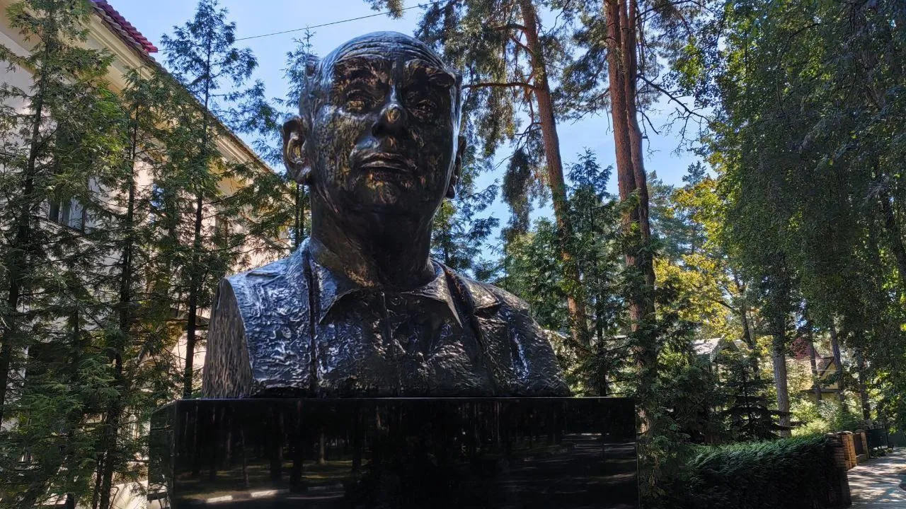 Памятник Георгию Флерову в Дубне обрел новую жизнь
