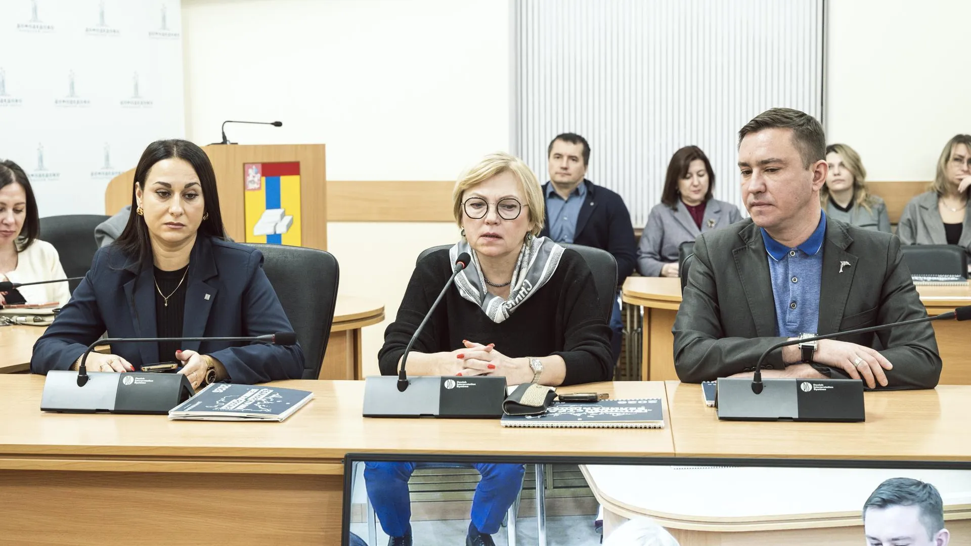 В Домодедово усилили уборку снега и меры безопасности в школах после совещания