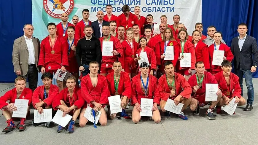 5 спортсменов из Люберец завоевали медали на чемпионате Подмосковья по самбо
