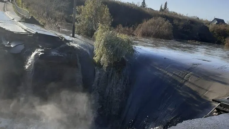Дамбы прорвало на Зеркальных озерах в Алтайском крае