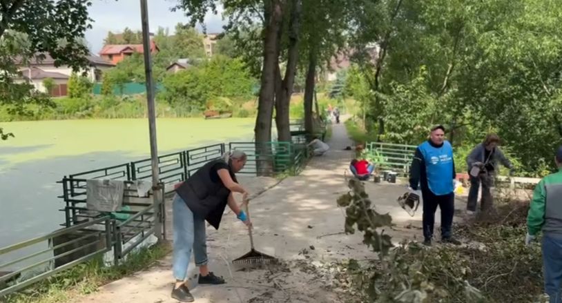 В Ленинском округе провели уборку береговой линии в рамках всероссийской акции «Вода России»