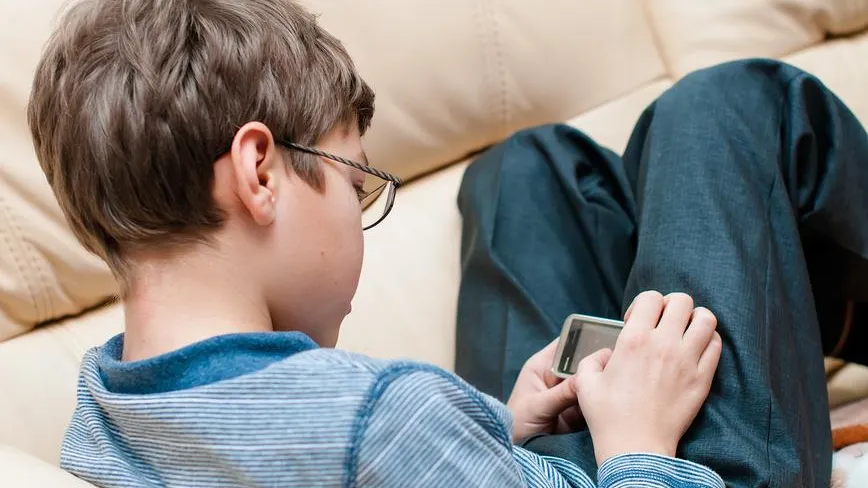 В Москве у подростка похитили цифровые открытки в мессенджере на 60 тыс руб