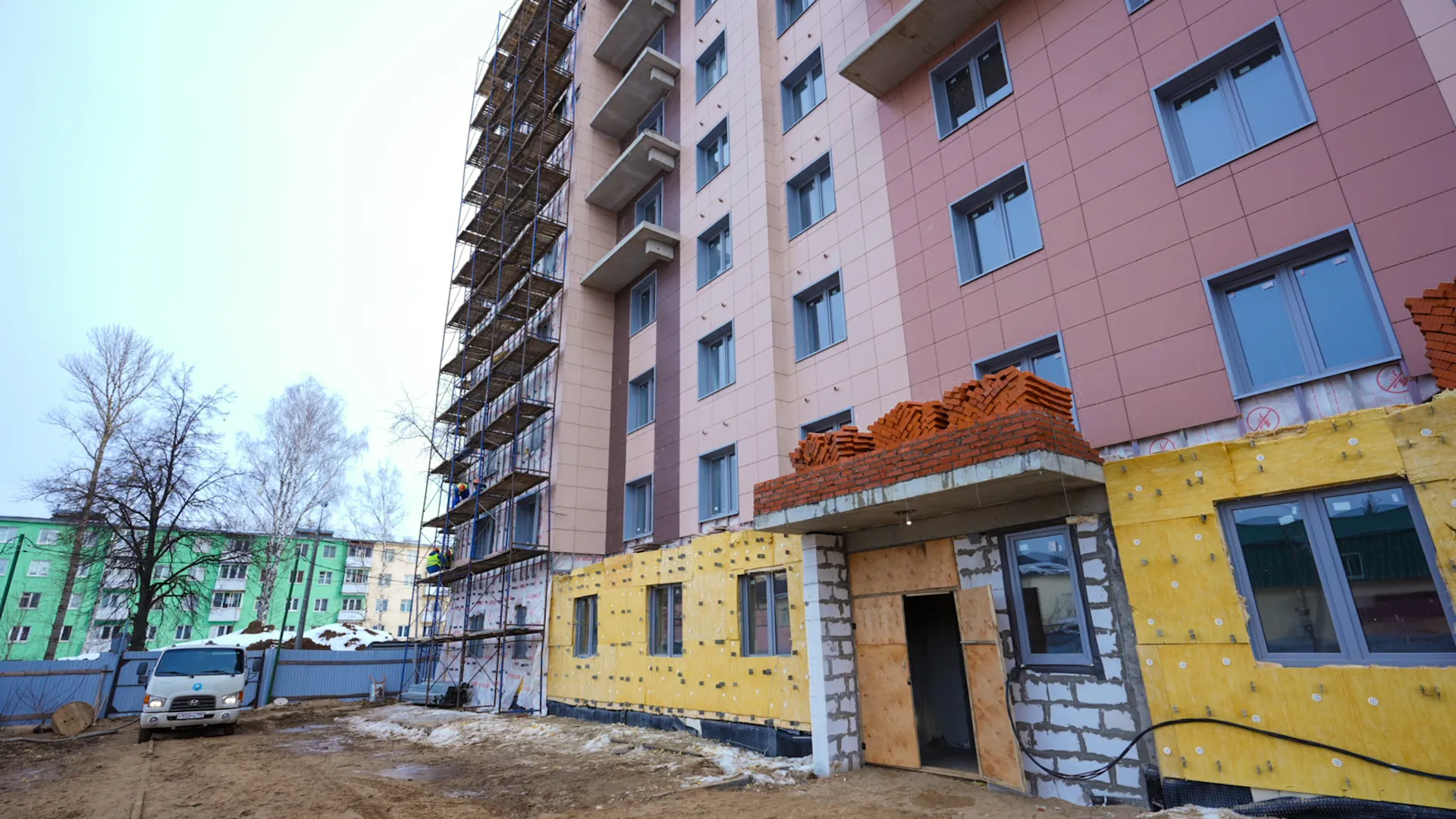 За неделю в Подмосковье из аварийных домов переселили более 280 человек