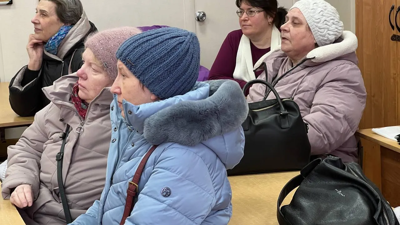 Министр Стройкомплекса Подмосковья встретился с жителями поселка Южный в Климовске