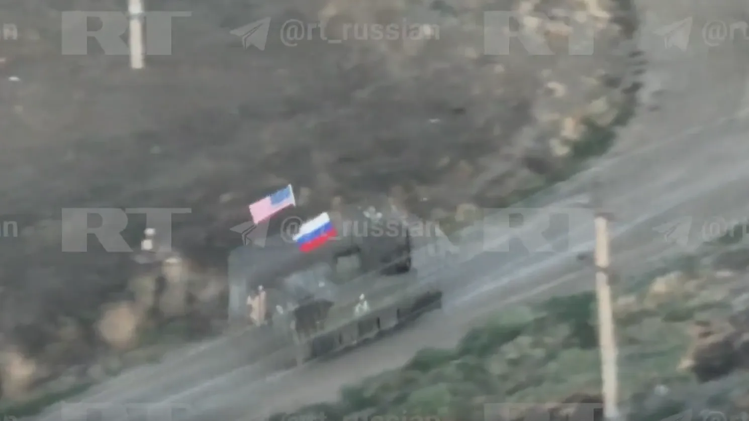 Франция не поверила: RT опубликовал другие кадры с БТР М113 под флагами РФ и США
