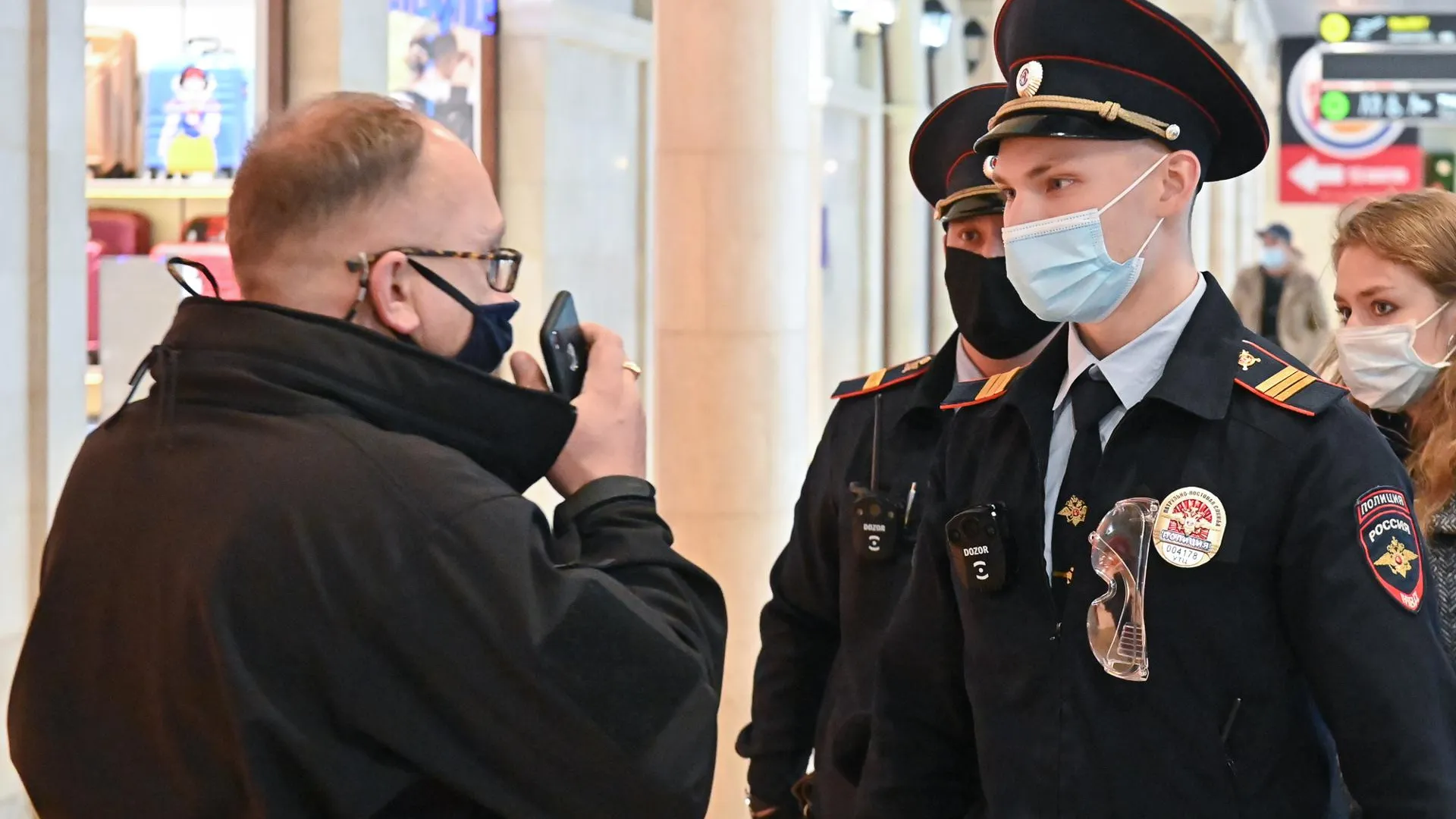 Первые нарушения выявили в работе объектов торговли и услуг в Подмосковье в эпидканикулы