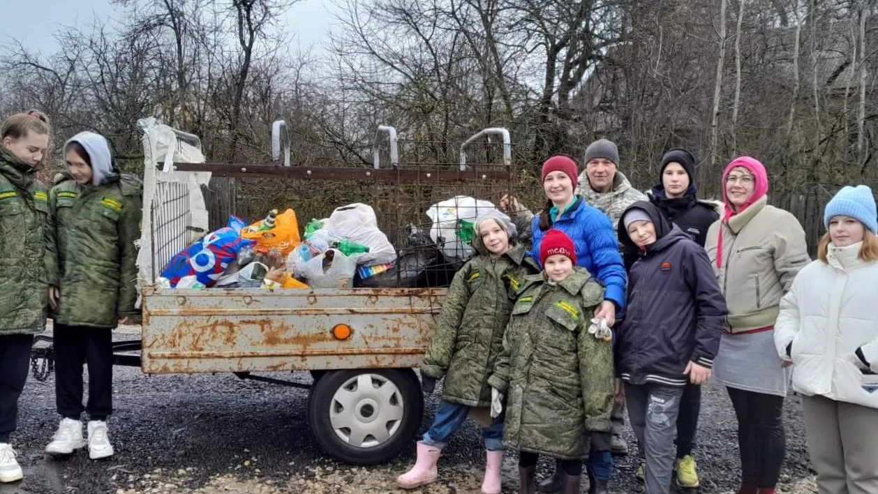 Учащиеся школьного лесничества «Дубки» в Щелкове поучаствовали в субботнике