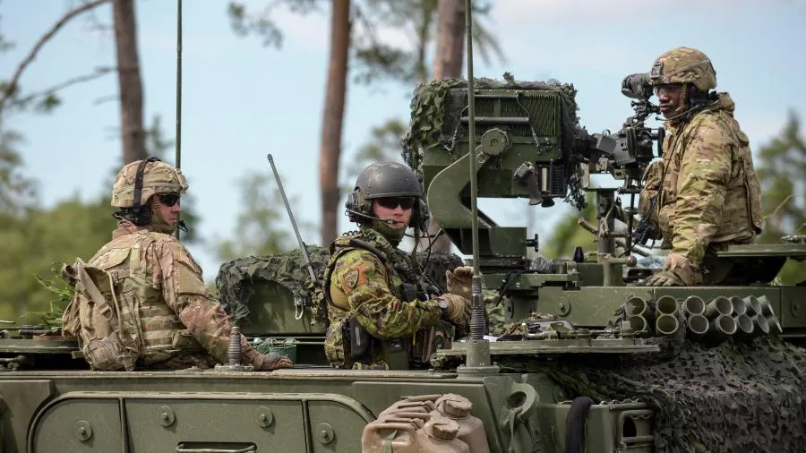 Эстония и ее союзники проводят у границ с Россией крупные военные учения
