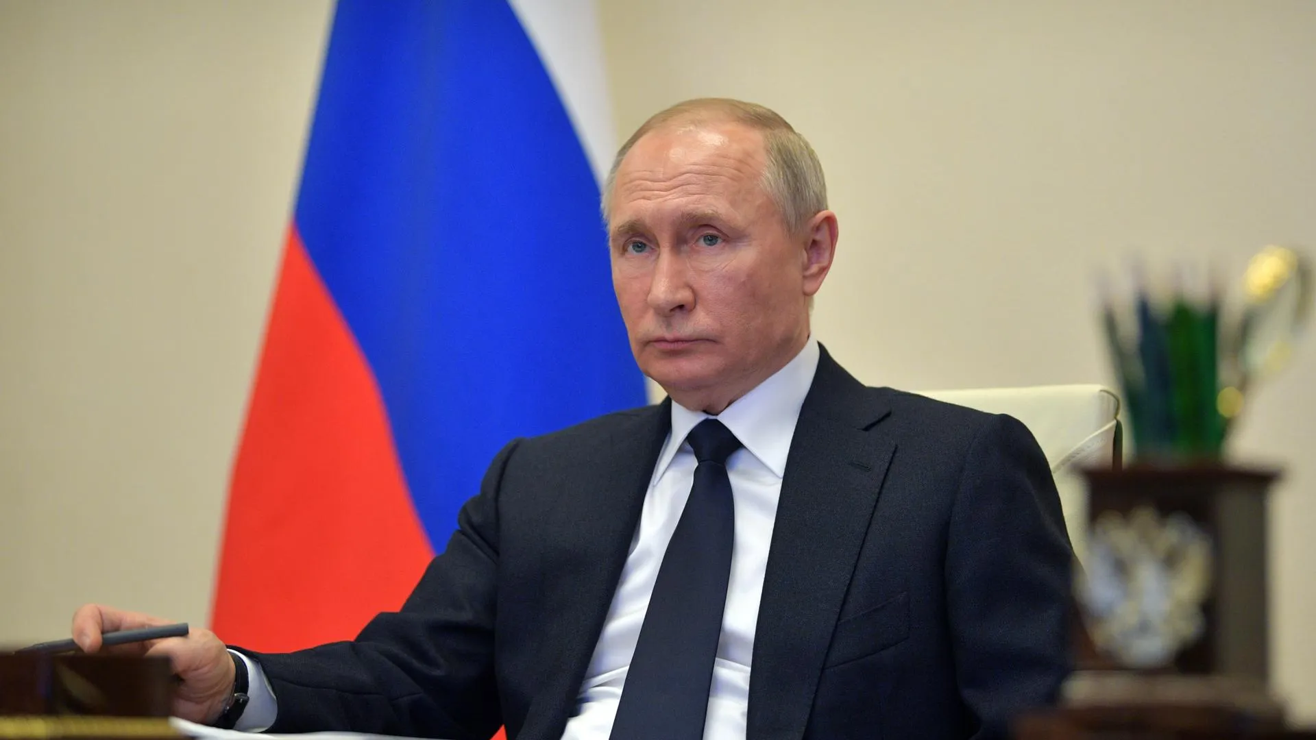 Путин и Вучич обсудили по телефону поставку российского природного газа в Сербию