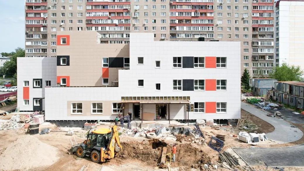 В Лобне начали благоустраивать территорию детского сада на улице Борисова